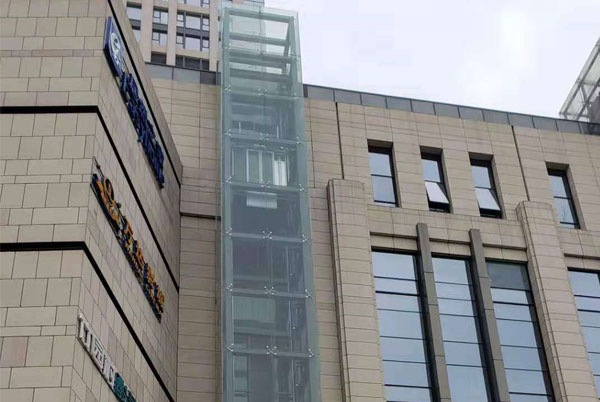 上海鋼結構電梯井架外掛式案例